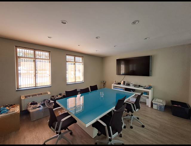 174M² OFFICE TO LET IN DUNKELD WEST
